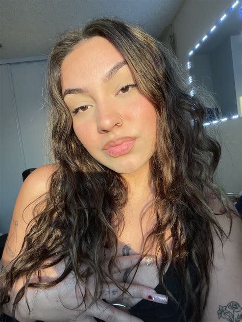 SluttyKelly .